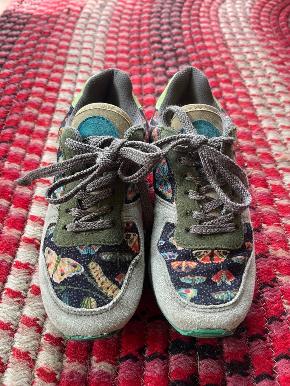 Inkkas Fluttery Sneakers 🦋 Size 5